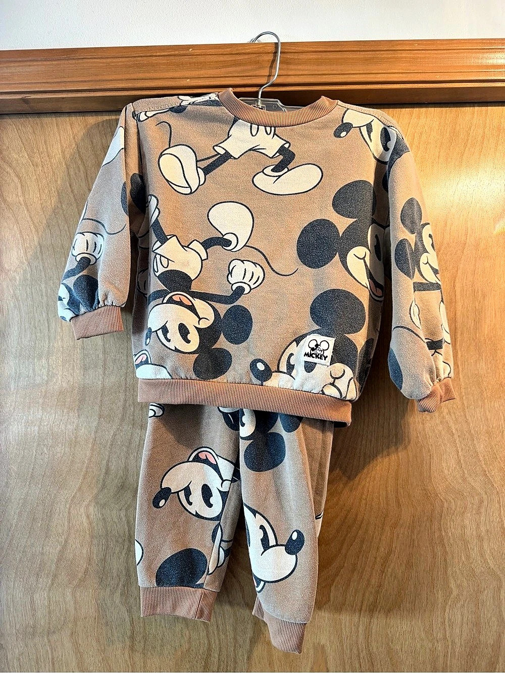 Disney Mickey Mouse Fleece Sweatshirt and Jogger Pants Set Boys Size 5 Pajama